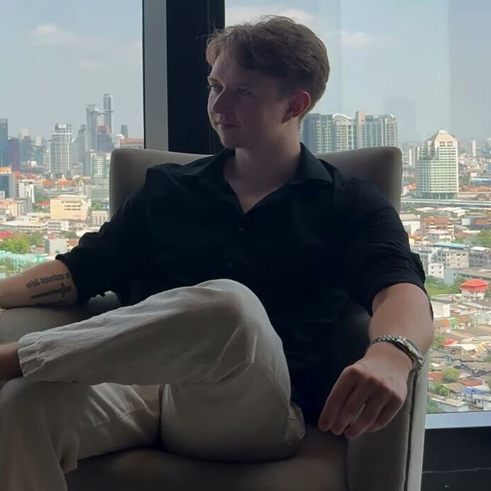 Eric Otten in an interview overlooking a skyline
